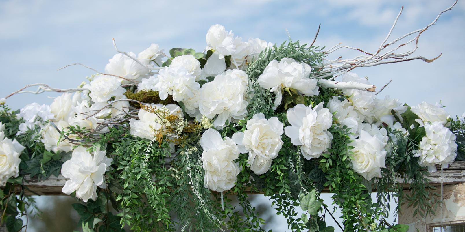 white_rose_arch